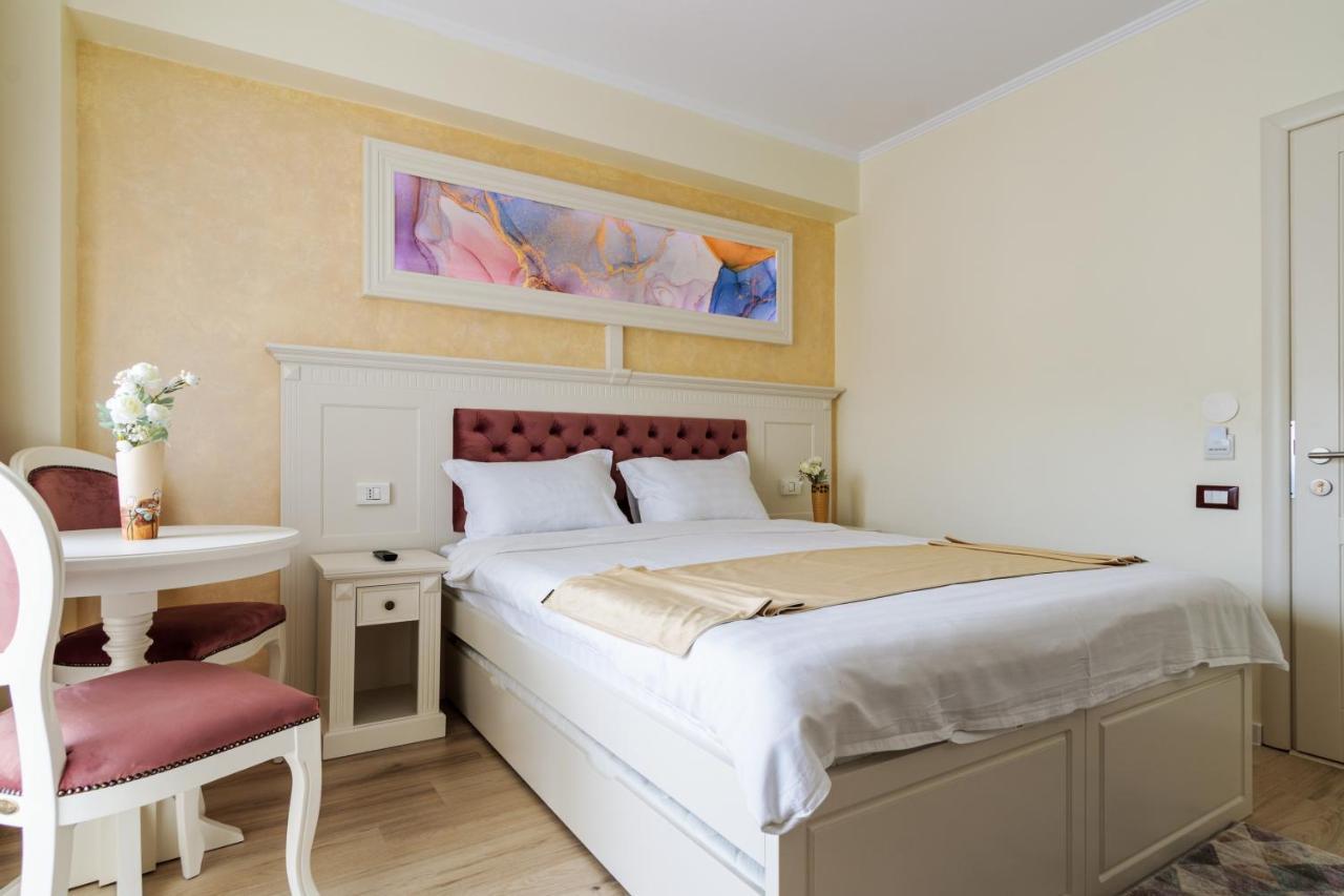 Hotel Central - Беїле-Оленешті Екстер'єр фото