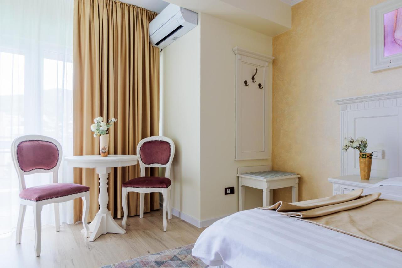 Hotel Central - Беїле-Оленешті Екстер'єр фото