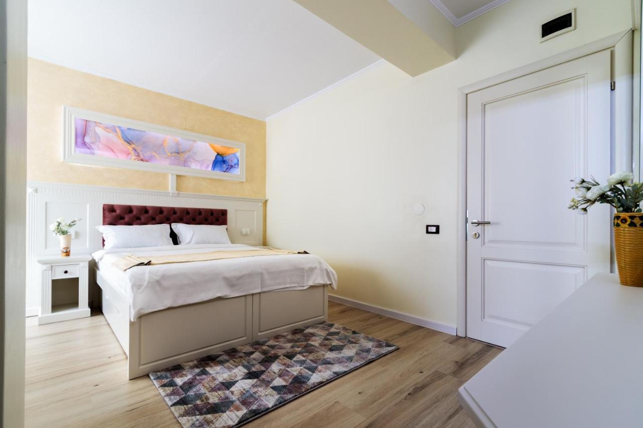 Hotel Central - Беїле-Оленешті Екстер'єр фото