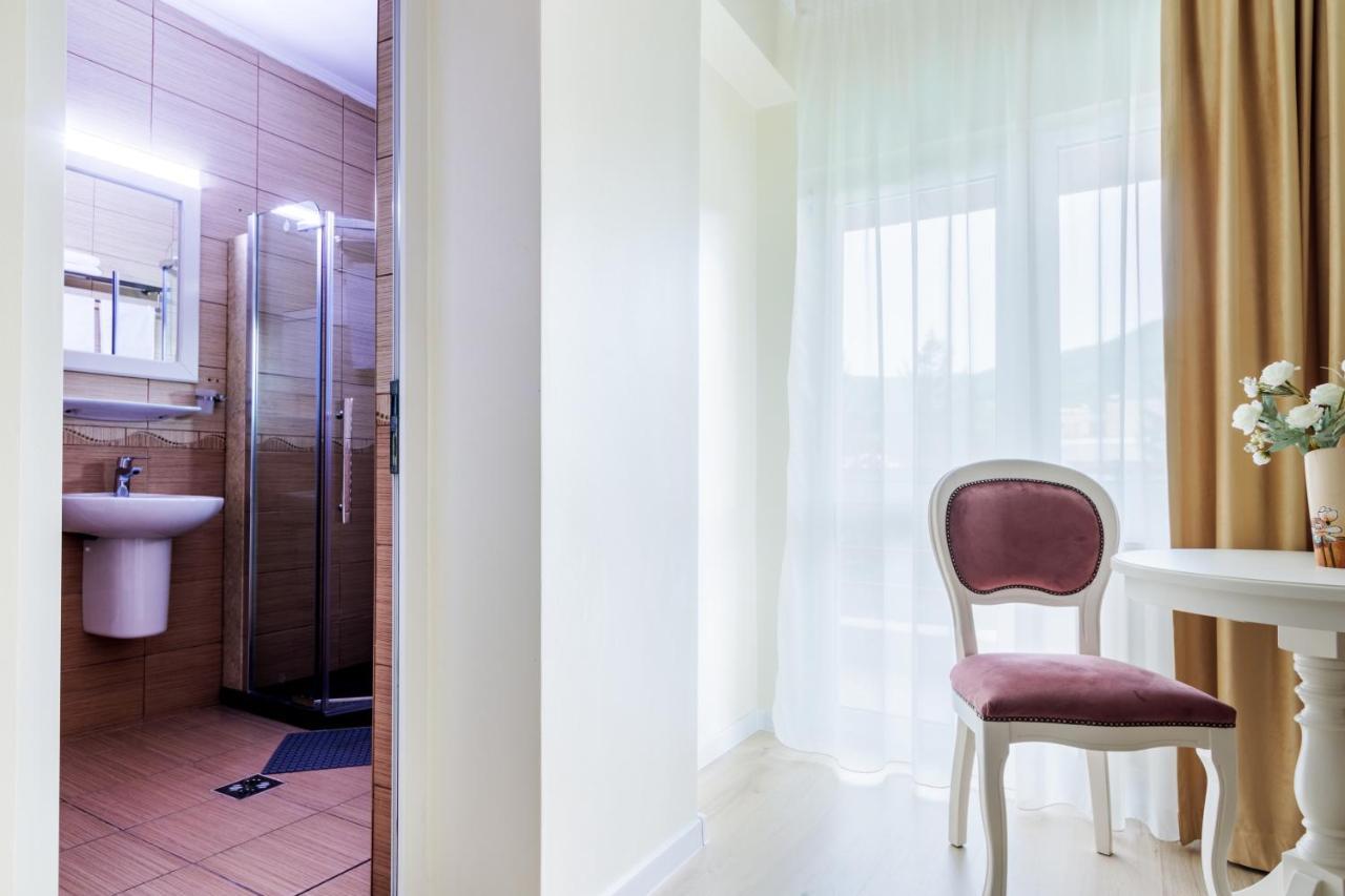 Hotel Central - Беїле-Оленешті Екстер'єр фото