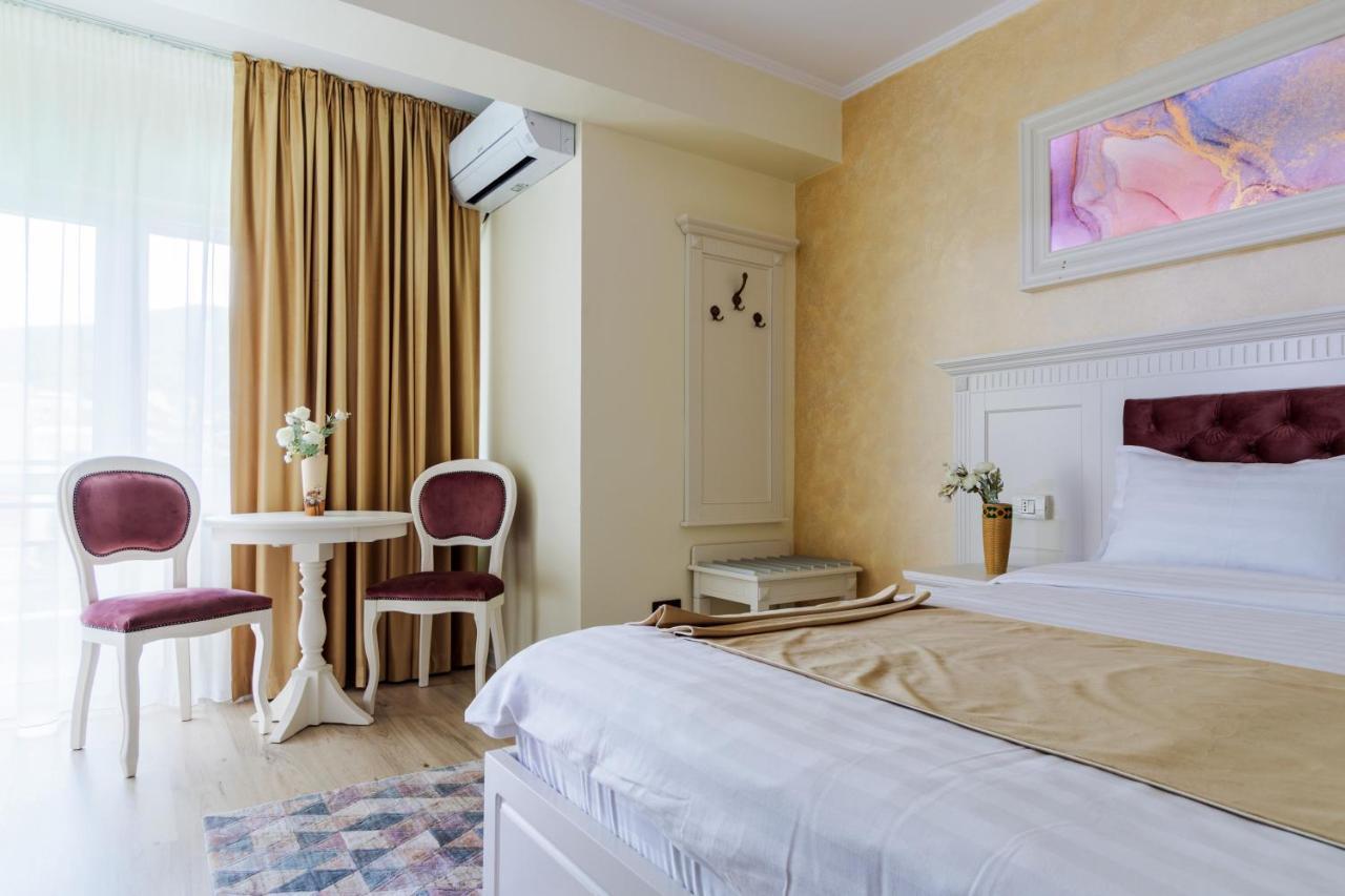 Hotel Central - Беїле-Оленешті Екстер'єр фото